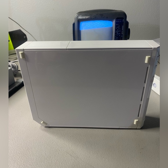 NINTENDO WII CONSOLE BUNDLE WHITE +Mario Party 8/ 2 AUTHENTIC CONTROLLERS - Picture 3 of 8